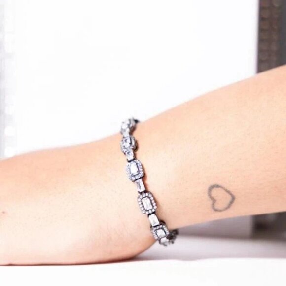 IRAMAT Vintage Crystal  Bracelet - Elegant Women's Jewelry in Black & Silver - Picture 3 of 4